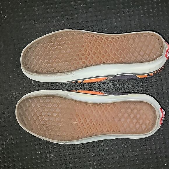 Vans - Picture 2 of 4